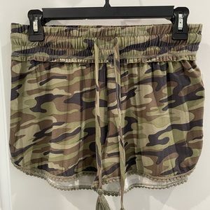 Derek Heart Ladies Camouflage Shorts Size S-NWT